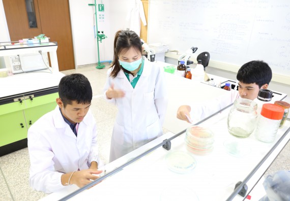 ภาพกิจกรรม  คณะวิทยาศาสตร์และเทคโนโลยี ร่วมกับโรงเรียนพิจิตรพิทยาคม จัดโครงการพัฒนาผู้เรียนมีผลสัมฤทธิ์ทางวิชาการ กิจกรรมพัฒนาศักยภาพนักเรียนห้องเรียนพิเศษวิทยาศาสตร์ฯ SMAT