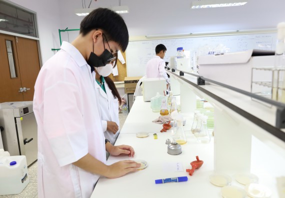 ภาพกิจกรรม  คณะวิทยาศาสตร์และเทคโนโลยี ร่วมกับโรงเรียนพิจิตรพิทยาคม จัดโครงการพัฒนาผู้เรียนมีผลสัมฤทธิ์ทางวิชาการ กิจกรรมพัฒนาศักยภาพนักเรียนห้องเรียนพิเศษวิทยาศาสตร์ฯ SMAT