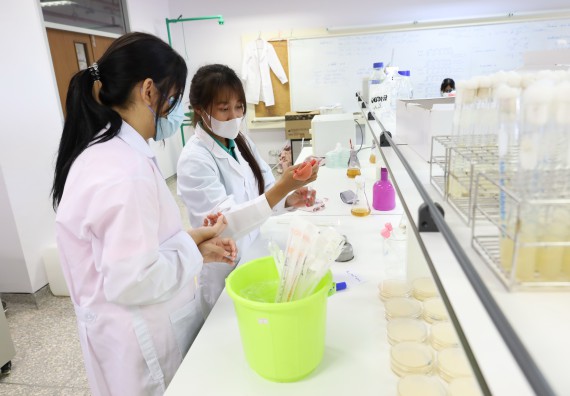 ภาพกิจกรรม  คณะวิทยาศาสตร์และเทคโนโลยี ร่วมกับโรงเรียนพิจิตรพิทยาคม จัดโครงการพัฒนาผู้เรียนมีผลสัมฤทธิ์ทางวิชาการ กิจกรรมพัฒนาศักยภาพนักเรียนห้องเรียนพิเศษวิทยาศาสตร์ฯ SMAT