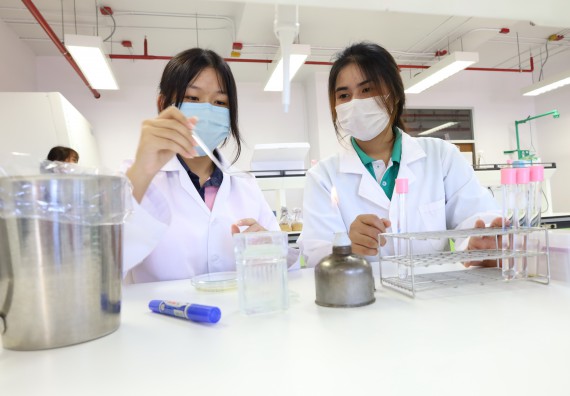 ภาพกิจกรรม  คณะวิทยาศาสตร์และเทคโนโลยี ร่วมกับโรงเรียนพิจิตรพิทยาคม จัดโครงการพัฒนาผู้เรียนมีผลสัมฤทธิ์ทางวิชาการ กิจกรรมพัฒนาศักยภาพนักเรียนห้องเรียนพิเศษวิทยาศาสตร์ฯ SMAT