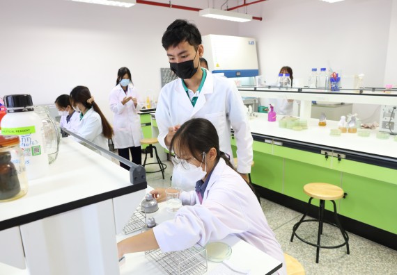 ภาพกิจกรรม  คณะวิทยาศาสตร์และเทคโนโลยี ร่วมกับโรงเรียนพิจิตรพิทยาคม จัดโครงการพัฒนาผู้เรียนมีผลสัมฤทธิ์ทางวิชาการ กิจกรรมพัฒนาศักยภาพนักเรียนห้องเรียนพิเศษวิทยาศาสตร์ฯ SMAT