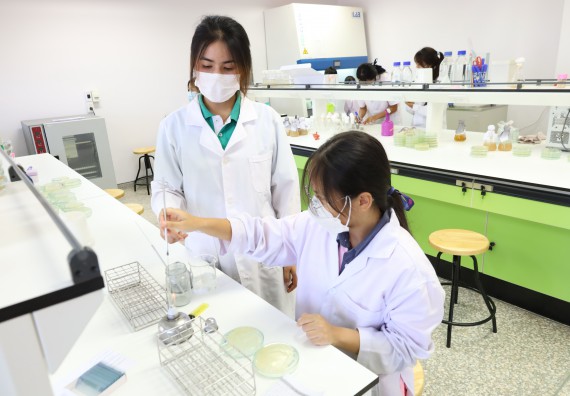 ภาพกิจกรรม  คณะวิทยาศาสตร์และเทคโนโลยี ร่วมกับโรงเรียนพิจิตรพิทยาคม จัดโครงการพัฒนาผู้เรียนมีผลสัมฤทธิ์ทางวิชาการ กิจกรรมพัฒนาศักยภาพนักเรียนห้องเรียนพิเศษวิทยาศาสตร์ฯ SMAT