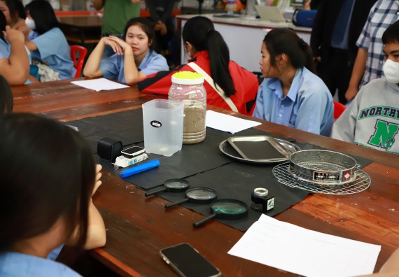 ภาพกิจกรรม  คณะวิทยาศาสตร์และเทคโนโลยี จัดค่ายวิทยาศาสตร์สัญจร ปีการศึกษา 2566  โรงเรียนทุ่งทรายวิทยา