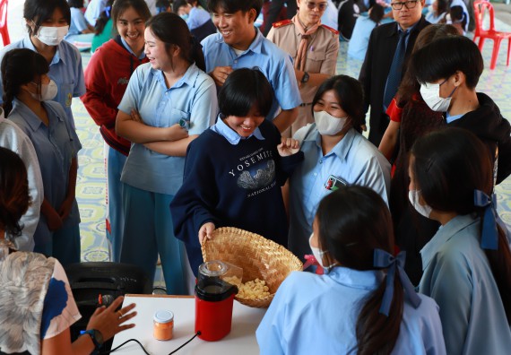 ภาพกิจกรรม  คณะวิทยาศาสตร์และเทคโนโลยี จัดค่ายวิทยาศาสตร์สัญจร ปีการศึกษา 2566  โรงเรียนทุ่งทรายวิทยา