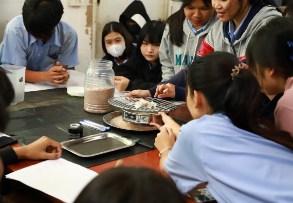 ภาพกิจกรรม  คณะวิทยาศาสตร์และเทคโนโลยี จัดค่ายวิทยาศาสตร์สัญจร ปีการศึกษา 2566  โรงเรียนทุ่งทรายวิทยา