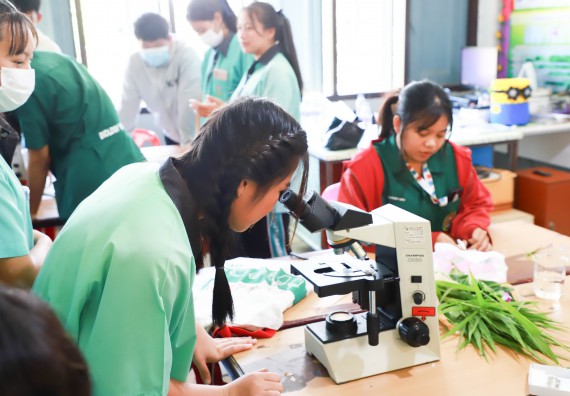 ภาพกิจกรรม  คณะวิทยาศาสตร์และเทคโนโลยี จัดค่ายวิทยาศาสตร์สัญจร ปีการศึกษา 2566  โรงเรียนปางมะค่าวิทยาคม