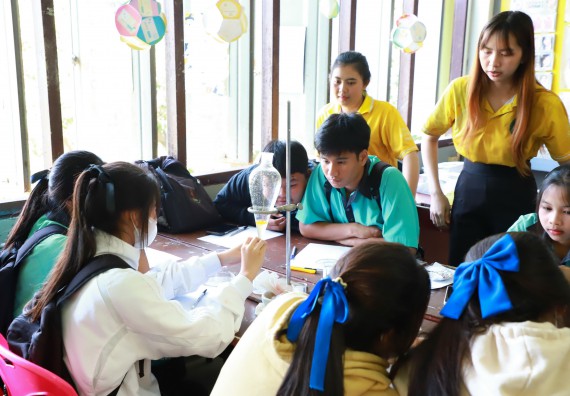 ภาพกิจกรรม  คณะวิทยาศาสตร์และเทคโนโลยี จัดค่ายวิทยาศาสตร์สัญจร ปีการศึกษา 2566  โรงเรียนปางมะค่าวิทยาคม