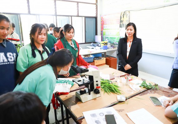 ภาพกิจกรรม  คณะวิทยาศาสตร์และเทคโนโลยี จัดค่ายวิทยาศาสตร์สัญจร ปีการศึกษา 2566  โรงเรียนปางมะค่าวิทยาคม