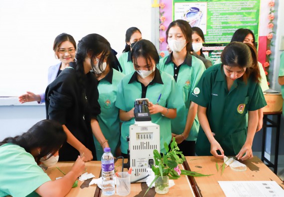 ภาพกิจกรรม  คณะวิทยาศาสตร์และเทคโนโลยี จัดค่ายวิทยาศาสตร์สัญจร ปีการศึกษา 2566  โรงเรียนปางมะค่าวิทยาคม