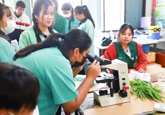 ภาพกิจกรรม  คณะวิทยาศาสตร์และเทคโนโลยี จัดค่ายวิทยาศาสตร์สัญจร ปีการศึกษา 2566  โรงเรียนปางมะค่าวิทยาคม