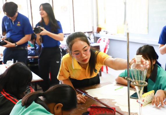 ภาพกิจกรรม  คณะวิทยาศาสตร์และเทคโนโลยี จัดค่ายวิทยาศาสตร์สัญจร ปีการศึกษา 2566  โรงเรียนปางมะค่าวิทยาคม