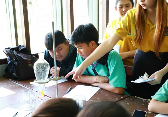 ภาพกิจกรรม  คณะวิทยาศาสตร์และเทคโนโลยี จัดค่ายวิทยาศาสตร์สัญจร ปีการศึกษา 2566  โรงเรียนปางมะค่าวิทยาคม