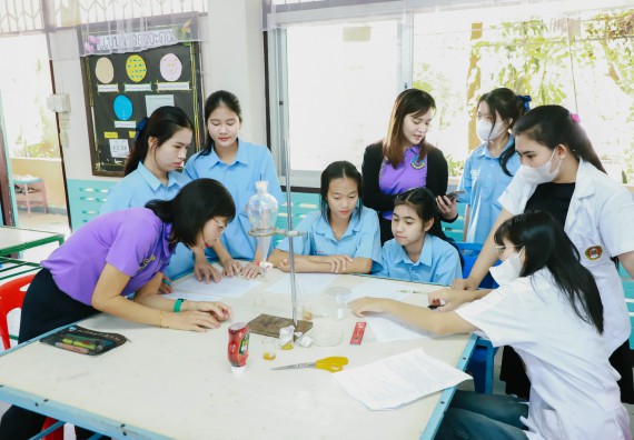 ภาพกิจกรรม   คณะวิทยาศาสตร์และเทคโนโลยี จัดค่ายวิทยาศาสตร์สัญจร ปีการศึกษา 2566  โรงเรียนคลองลานวิทยา