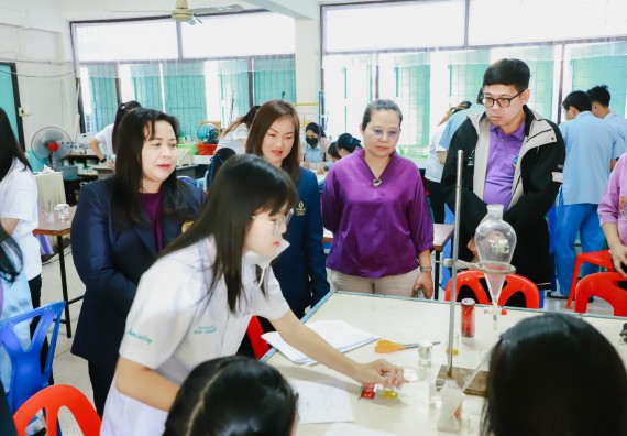 ภาพกิจกรรม   คณะวิทยาศาสตร์และเทคโนโลยี จัดค่ายวิทยาศาสตร์สัญจร ปีการศึกษา 2566  โรงเรียนคลองลานวิทยา