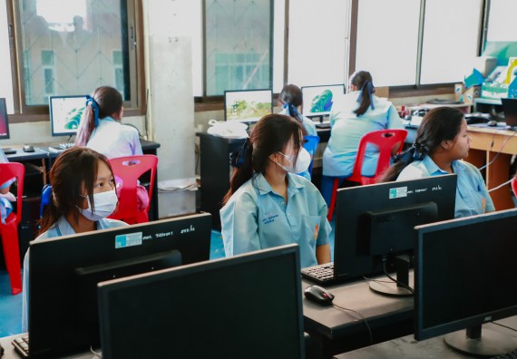 ภาพกิจกรรม   คณะวิทยาศาสตร์และเทคโนโลยี จัดค่ายวิทยาศาสตร์สัญจร ปีการศึกษา 2566  โรงเรียนคลองลานวิทยา