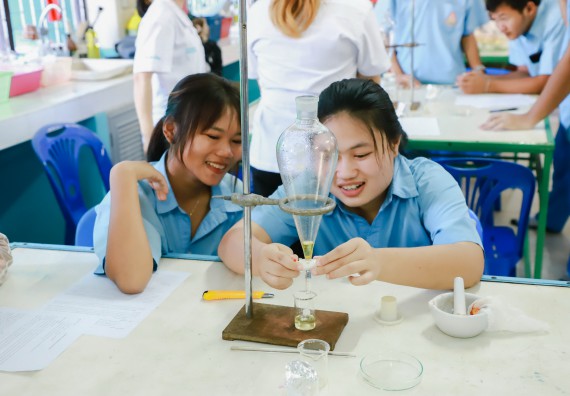 ภาพกิจกรรม   คณะวิทยาศาสตร์และเทคโนโลยี จัดค่ายวิทยาศาสตร์สัญจร ปีการศึกษา 2566  โรงเรียนคลองลานวิทยา
