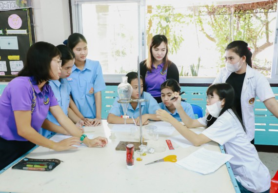 ภาพกิจกรรม   คณะวิทยาศาสตร์และเทคโนโลยี จัดค่ายวิทยาศาสตร์สัญจร ปีการศึกษา 2566  โรงเรียนคลองลานวิทยา