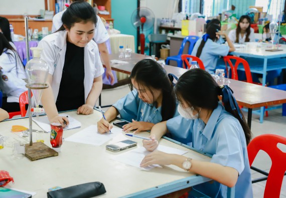 ภาพกิจกรรม   คณะวิทยาศาสตร์และเทคโนโลยี จัดค่ายวิทยาศาสตร์สัญจร ปีการศึกษา 2566  โรงเรียนคลองลานวิทยา