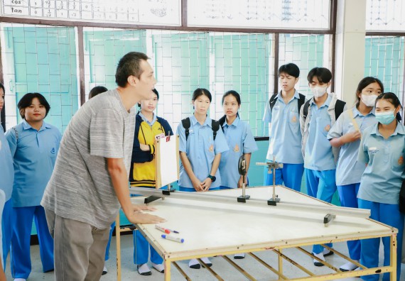 ภาพกิจกรรม   คณะวิทยาศาสตร์และเทคโนโลยี จัดค่ายวิทยาศาสตร์สัญจร ปีการศึกษา 2566  โรงเรียนคลองลานวิทยา