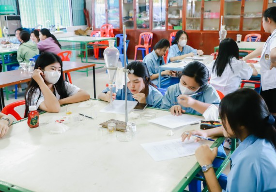 ภาพกิจกรรม   คณะวิทยาศาสตร์และเทคโนโลยี จัดค่ายวิทยาศาสตร์สัญจร ปีการศึกษา 2566  โรงเรียนคลองลานวิทยา