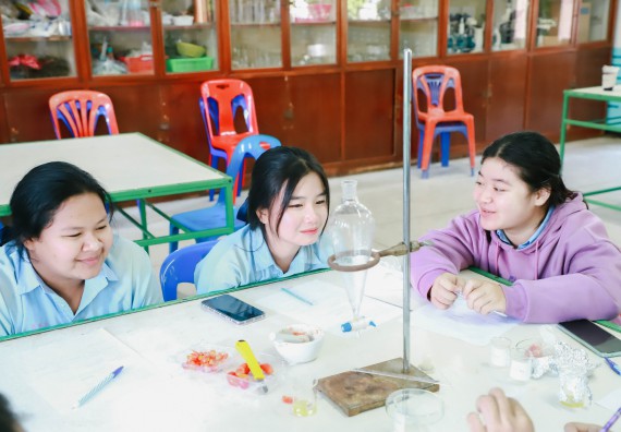 ภาพกิจกรรม   คณะวิทยาศาสตร์และเทคโนโลยี จัดค่ายวิทยาศาสตร์สัญจร ปีการศึกษา 2566  โรงเรียนคลองลานวิทยา