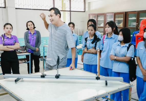 ภาพกิจกรรม   คณะวิทยาศาสตร์และเทคโนโลยี จัดค่ายวิทยาศาสตร์สัญจร ปีการศึกษา 2566  โรงเรียนคลองลานวิทยา