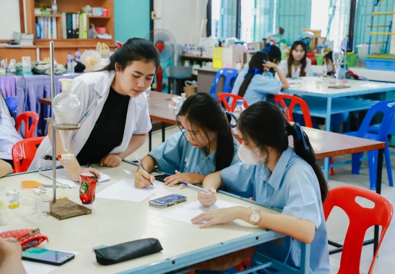 ภาพกิจกรรม   คณะวิทยาศาสตร์และเทคโนโลยี จัดค่ายวิทยาศาสตร์สัญจร ปีการศึกษา 2566  โรงเรียนคลองลานวิทยา