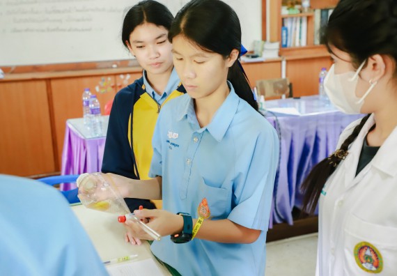 ภาพกิจกรรม   คณะวิทยาศาสตร์และเทคโนโลยี จัดค่ายวิทยาศาสตร์สัญจร ปีการศึกษา 2566  โรงเรียนคลองลานวิทยา