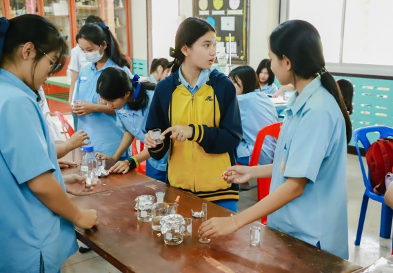 ภาพกิจกรรม   คณะวิทยาศาสตร์และเทคโนโลยี จัดค่ายวิทยาศาสตร์สัญจร ปีการศึกษา 2566  โรงเรียนคลองลานวิทยา