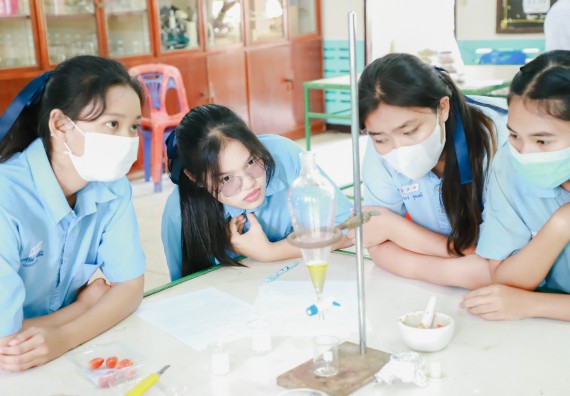 ภาพกิจกรรม   คณะวิทยาศาสตร์และเทคโนโลยี จัดค่ายวิทยาศาสตร์สัญจร ปีการศึกษา 2566  โรงเรียนคลองลานวิทยา