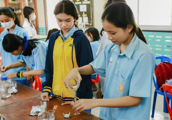ภาพกิจกรรม   คณะวิทยาศาสตร์และเทคโนโลยี จัดค่ายวิทยาศาสตร์สัญจร ปีการศึกษา 2566  โรงเรียนคลองลานวิทยา