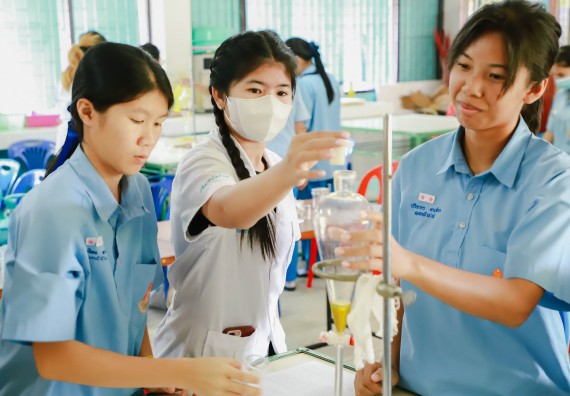 ภาพกิจกรรม   คณะวิทยาศาสตร์และเทคโนโลยี จัดค่ายวิทยาศาสตร์สัญจร ปีการศึกษา 2566  โรงเรียนคลองลานวิทยา