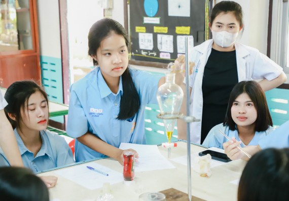 ภาพกิจกรรม   คณะวิทยาศาสตร์และเทคโนโลยี จัดค่ายวิทยาศาสตร์สัญจร ปีการศึกษา 2566  โรงเรียนคลองลานวิทยา