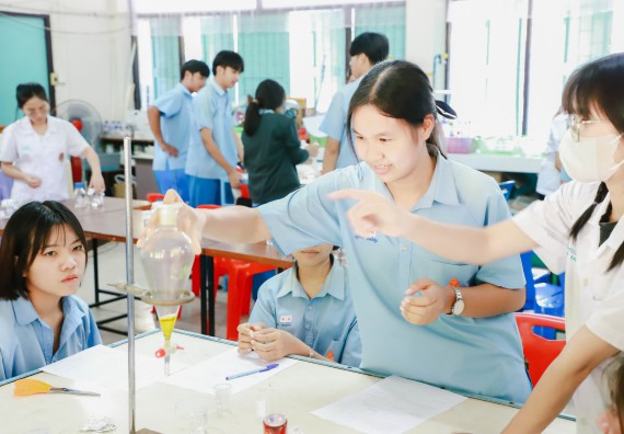 ภาพกิจกรรม   คณะวิทยาศาสตร์และเทคโนโลยี จัดค่ายวิทยาศาสตร์สัญจร ปีการศึกษา 2566  โรงเรียนคลองลานวิทยา
