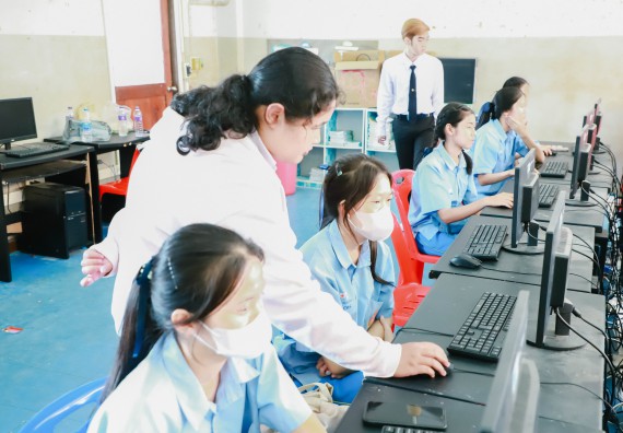 ภาพกิจกรรม   คณะวิทยาศาสตร์และเทคโนโลยี จัดค่ายวิทยาศาสตร์สัญจร ปีการศึกษา 2566  โรงเรียนคลองลานวิทยา