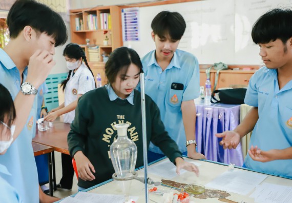 ภาพกิจกรรม   คณะวิทยาศาสตร์และเทคโนโลยี จัดค่ายวิทยาศาสตร์สัญจร ปีการศึกษา 2566  โรงเรียนคลองลานวิทยา