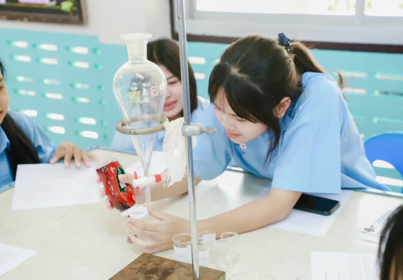 ภาพกิจกรรม   คณะวิทยาศาสตร์และเทคโนโลยี จัดค่ายวิทยาศาสตร์สัญจร ปีการศึกษา 2566  โรงเรียนคลองลานวิทยา