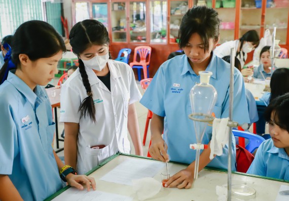 ภาพกิจกรรม   คณะวิทยาศาสตร์และเทคโนโลยี จัดค่ายวิทยาศาสตร์สัญจร ปีการศึกษา 2566  โรงเรียนคลองลานวิทยา