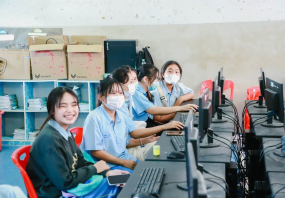 ภาพกิจกรรม   คณะวิทยาศาสตร์และเทคโนโลยี จัดค่ายวิทยาศาสตร์สัญจร ปีการศึกษา 2566  โรงเรียนคลองลานวิทยา