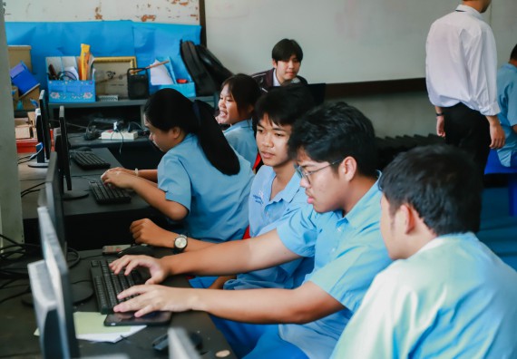 ภาพกิจกรรม   คณะวิทยาศาสตร์และเทคโนโลยี จัดค่ายวิทยาศาสตร์สัญจร ปีการศึกษา 2566  โรงเรียนคลองลานวิทยา