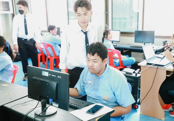 ภาพกิจกรรม   คณะวิทยาศาสตร์และเทคโนโลยี จัดค่ายวิทยาศาสตร์สัญจร ปีการศึกษา 2566  โรงเรียนคลองลานวิทยา