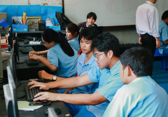 ภาพกิจกรรม   คณะวิทยาศาสตร์และเทคโนโลยี จัดค่ายวิทยาศาสตร์สัญจร ปีการศึกษา 2566  โรงเรียนคลองลานวิทยา