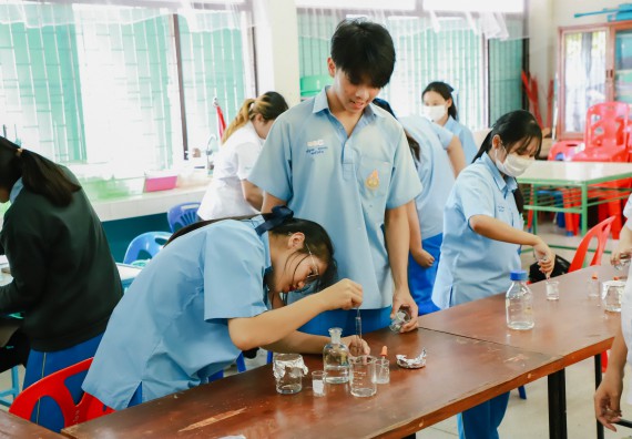 ภาพกิจกรรม   คณะวิทยาศาสตร์และเทคโนโลยี จัดค่ายวิทยาศาสตร์สัญจร ปีการศึกษา 2566  โรงเรียนคลองลานวิทยา