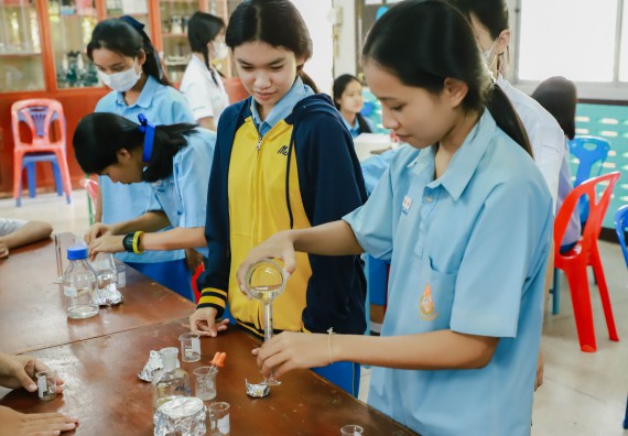 ภาพกิจกรรม   คณะวิทยาศาสตร์และเทคโนโลยี จัดค่ายวิทยาศาสตร์สัญจร ปีการศึกษา 2566  โรงเรียนคลองลานวิทยา