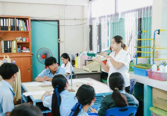 ภาพกิจกรรม   คณะวิทยาศาสตร์และเทคโนโลยี จัดค่ายวิทยาศาสตร์สัญจร ปีการศึกษา 2566  โรงเรียนคลองลานวิทยา