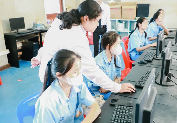 ภาพกิจกรรม   คณะวิทยาศาสตร์และเทคโนโลยี จัดค่ายวิทยาศาสตร์สัญจร ปีการศึกษา 2566  โรงเรียนคลองลานวิทยา