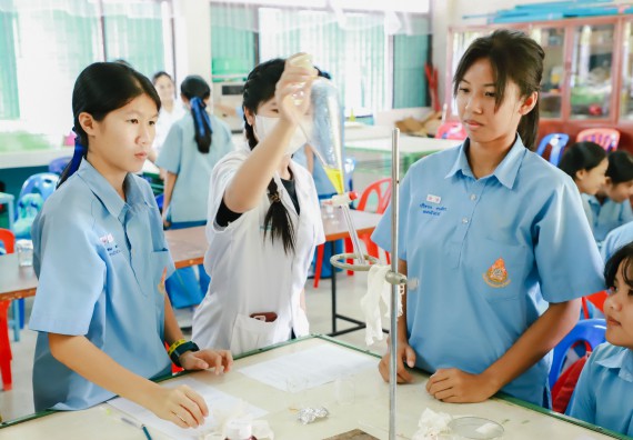 ภาพกิจกรรม   คณะวิทยาศาสตร์และเทคโนโลยี จัดค่ายวิทยาศาสตร์สัญจร ปีการศึกษา 2566  โรงเรียนคลองลานวิทยา