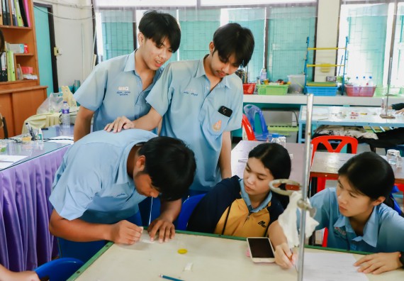 ภาพกิจกรรม   คณะวิทยาศาสตร์และเทคโนโลยี จัดค่ายวิทยาศาสตร์สัญจร ปีการศึกษา 2566  โรงเรียนคลองลานวิทยา