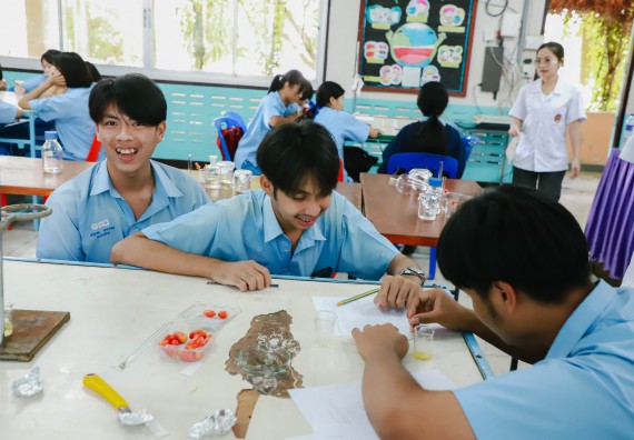 ภาพกิจกรรม   คณะวิทยาศาสตร์และเทคโนโลยี จัดค่ายวิทยาศาสตร์สัญจร ปีการศึกษา 2566  โรงเรียนคลองลานวิทยา