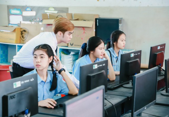 ภาพกิจกรรม   คณะวิทยาศาสตร์และเทคโนโลยี จัดค่ายวิทยาศาสตร์สัญจร ปีการศึกษา 2566  โรงเรียนคลองลานวิทยา